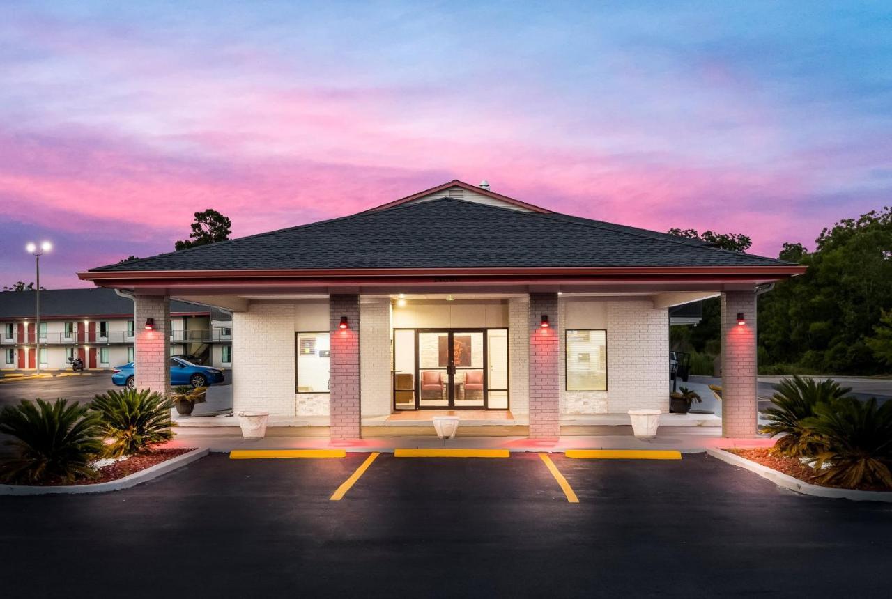 Red Roof Inn & Suites Thomasville Exterior photo